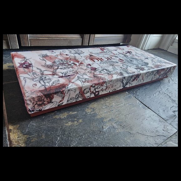 2023 DIOR YEAR OF THE RABBIT LUNAR NEW YEAR GIFT BOX (BOX ONLY) - Picture 2 of 4